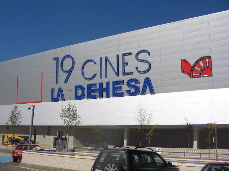 Espacios Comerciales Cines Alcala 7